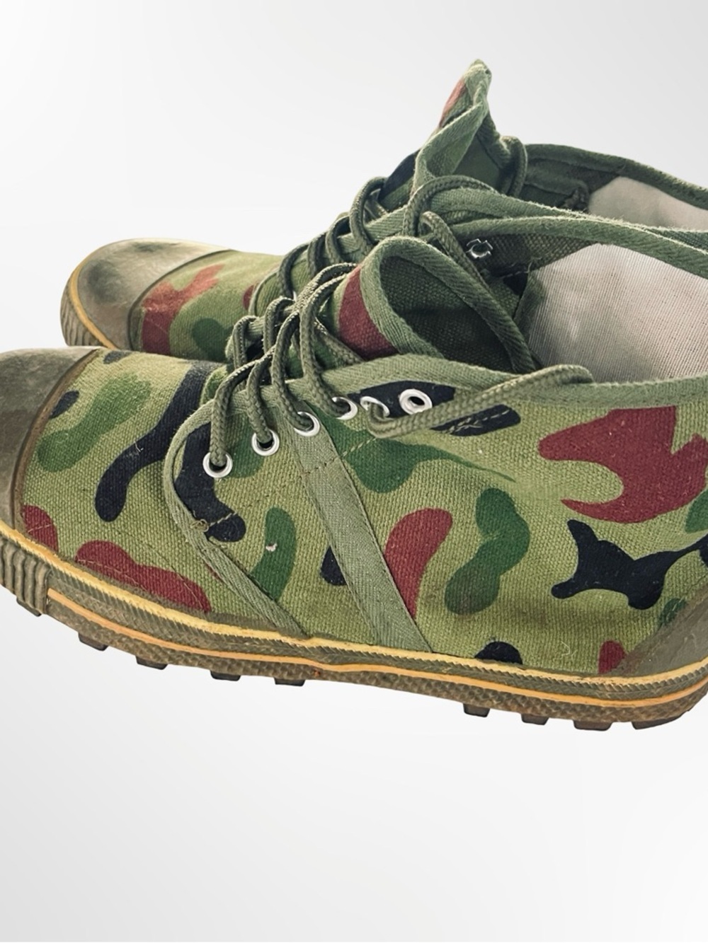 Men's Camouflage High-Top Athletic Sneakers - Green Camo - Picture 3 of 9